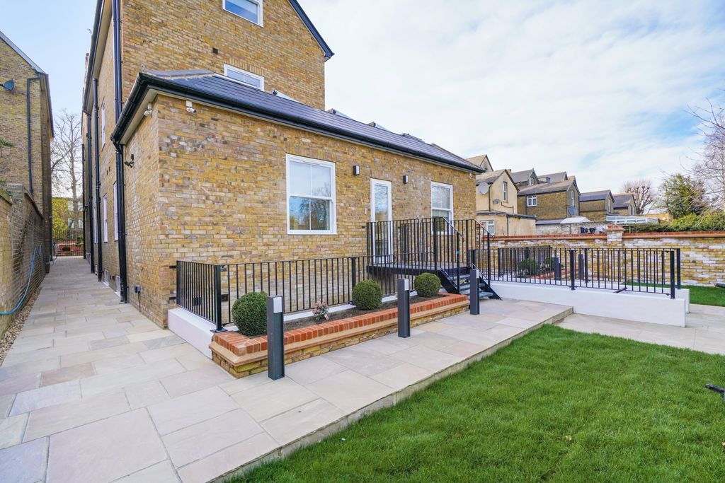 Property photo 3 of 19