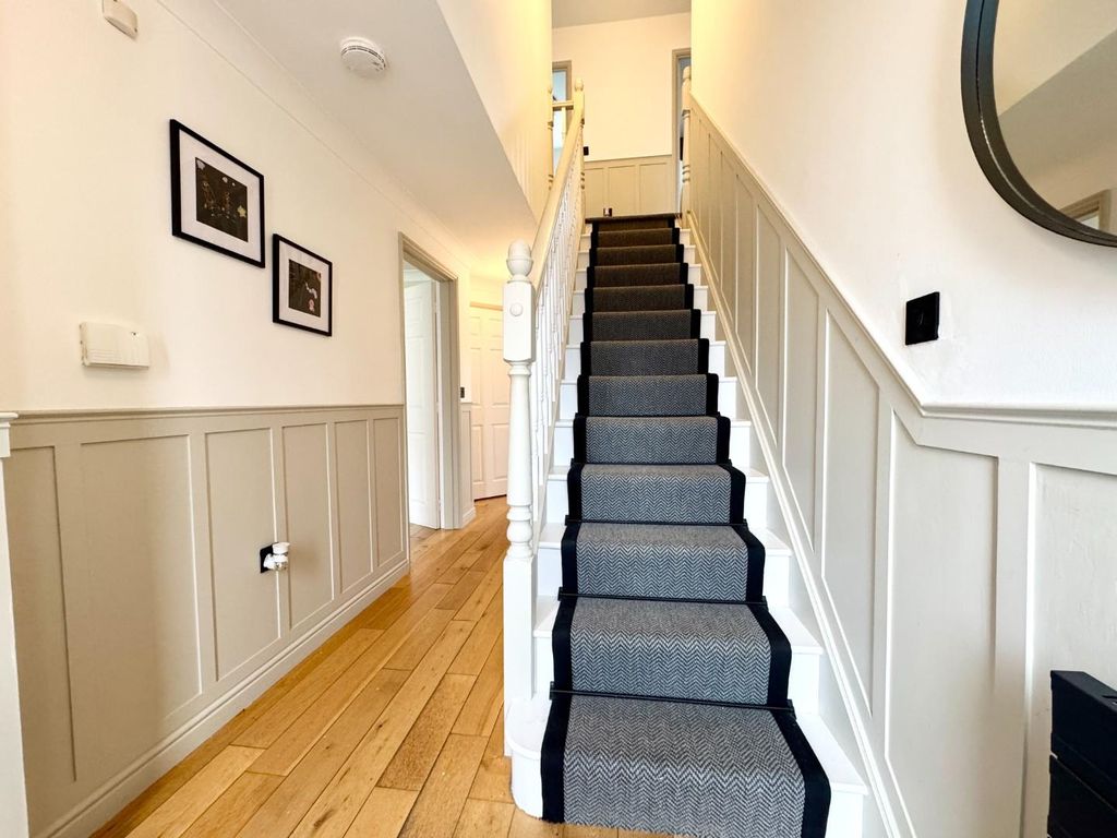 Property photo 2 of 30