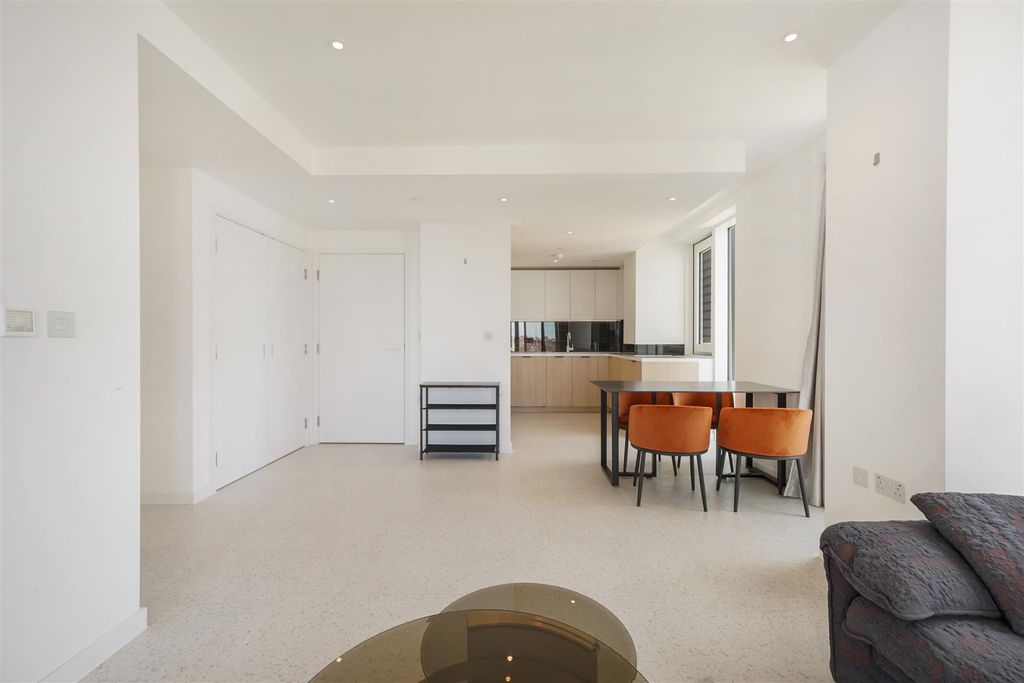 Property photo 2 of 15 Apartment 701, Bouchon Point - Eptjjilqmhjkjdwfliy