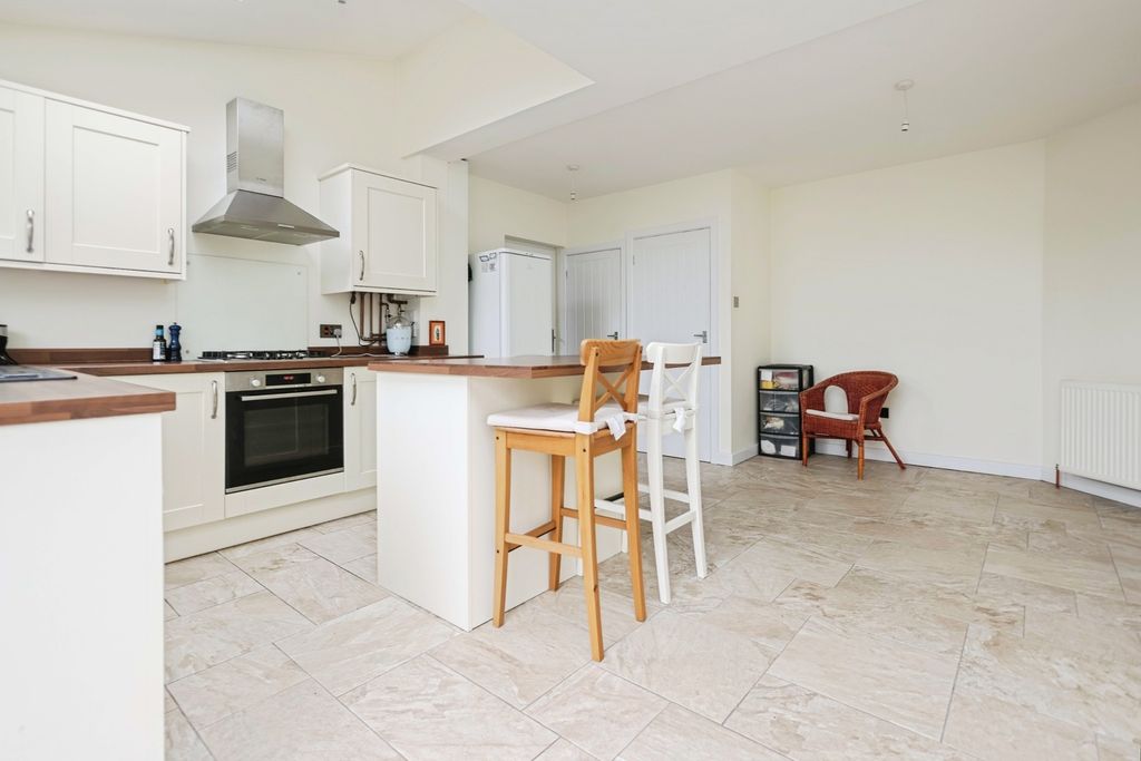 Property photo 2 of 17 Kitchen Diner