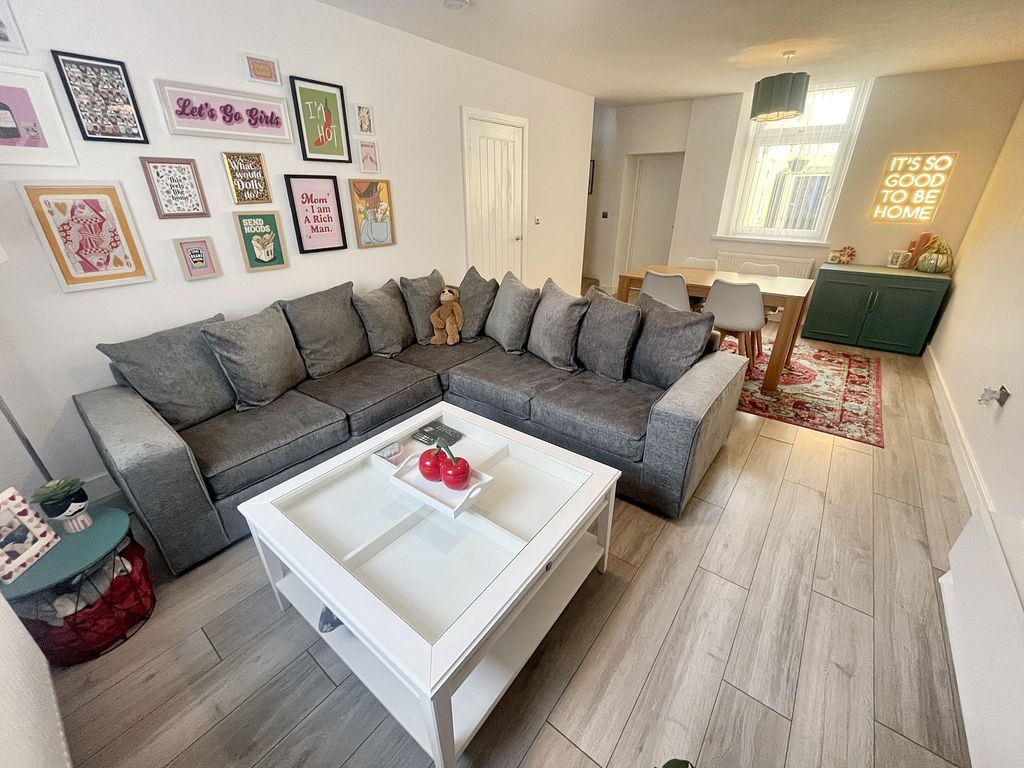 Property photo 2 of 20 Livdin4