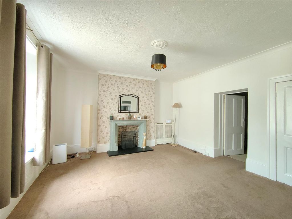 Property photo 3 of 7 Living Area (2).Jpg