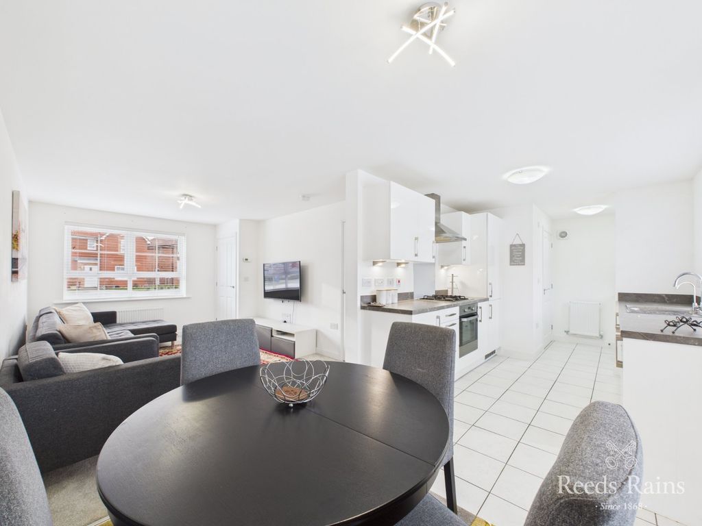 Property photo 2 of 27 Kitchen/Dining Room