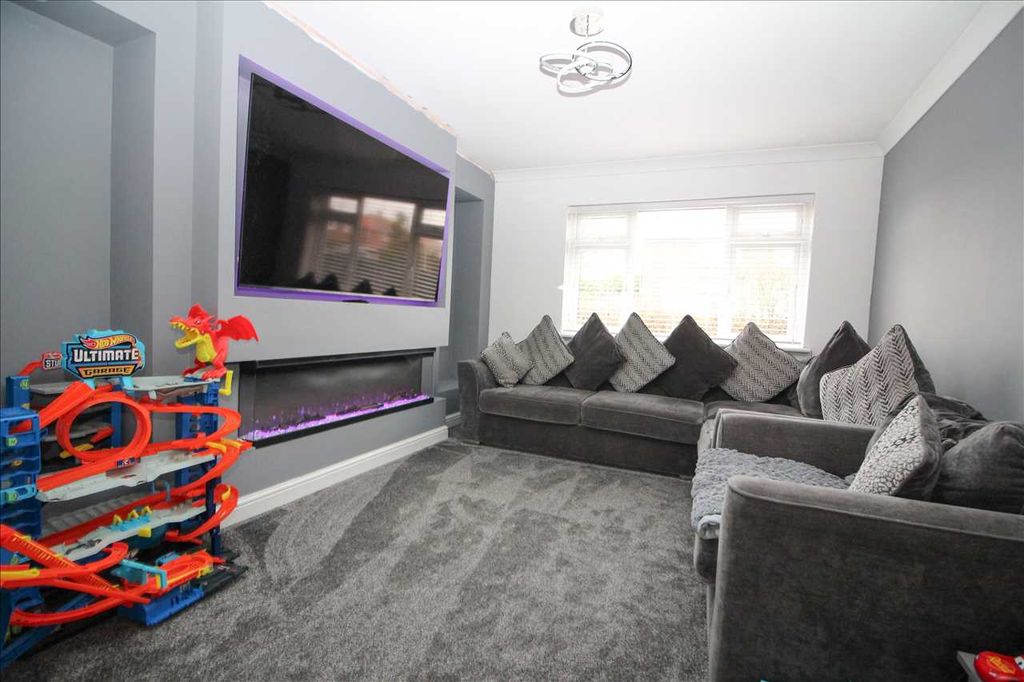 Property photo 3 of 13 Living Room