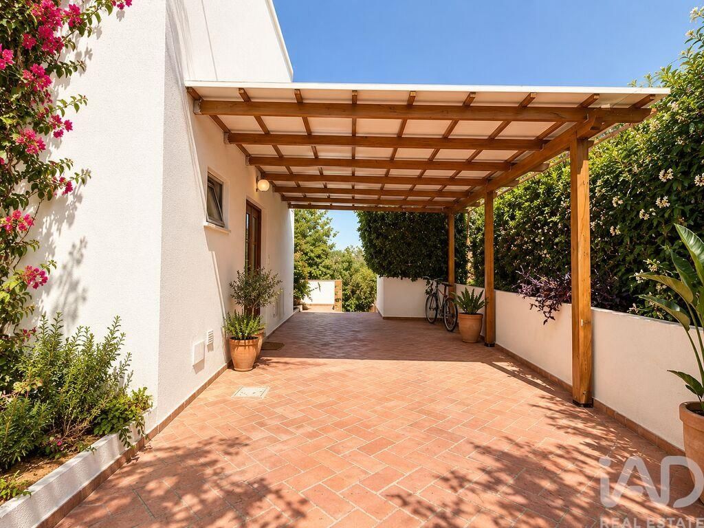 Property photo 2 of 39
