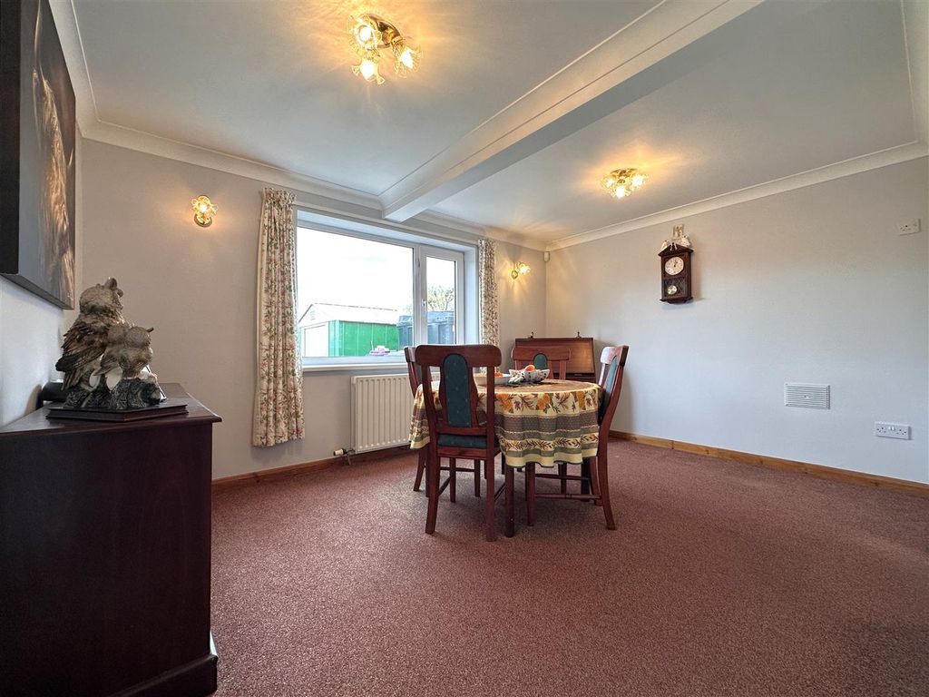 Property photo 2 of 23 Large Dining Room 555