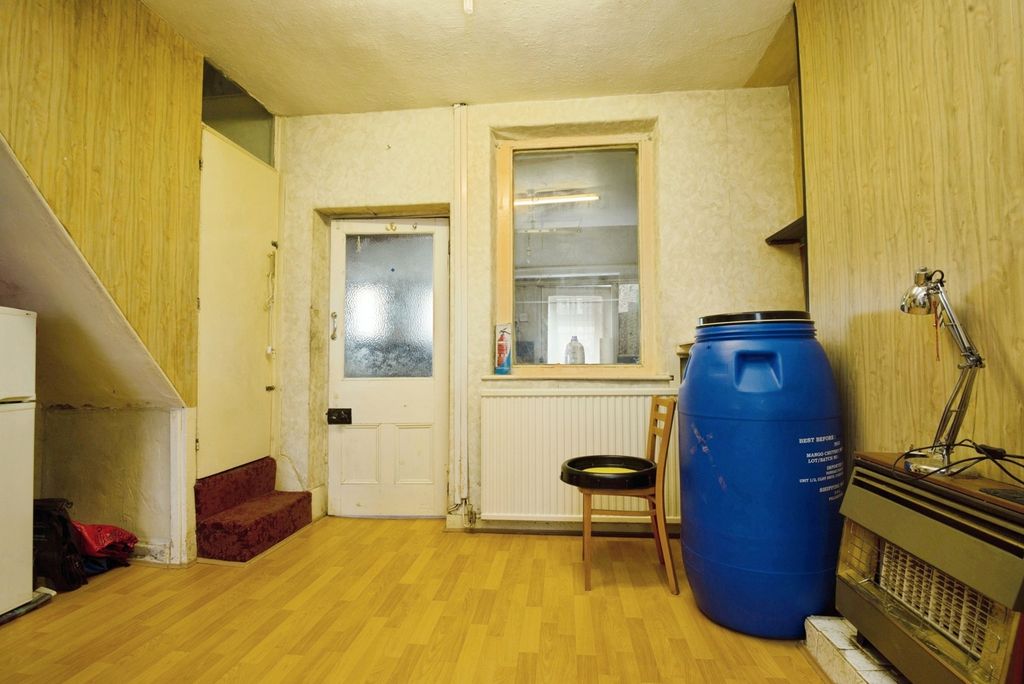 Property photo 3 of 18 Pbox-Img.Jpg