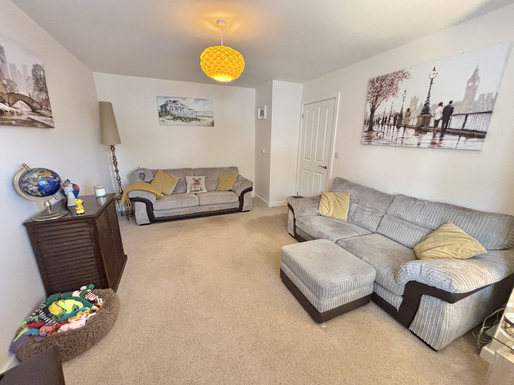 Property photo 2 of 20