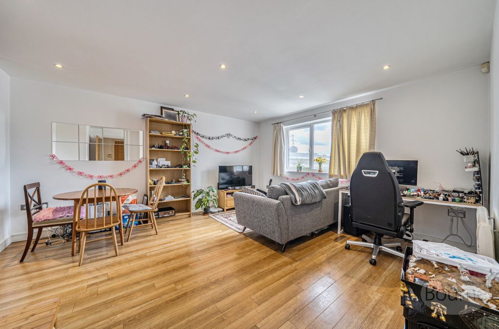 Property photo 2 of 9 B2162Acd-A3B3-4F6...
