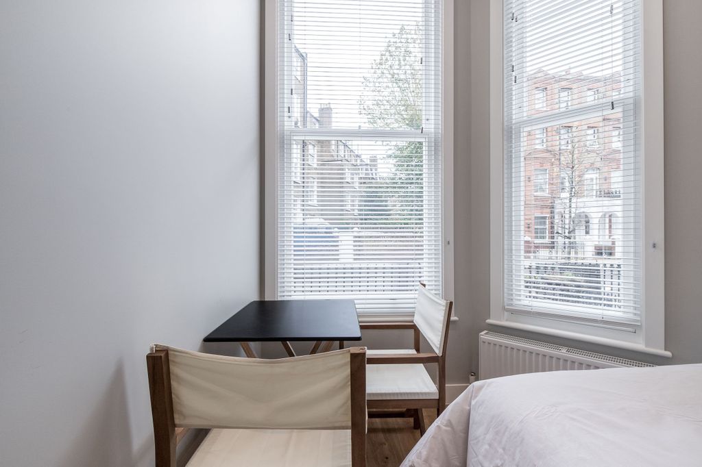 Property photo 2 of 18 Bedroom