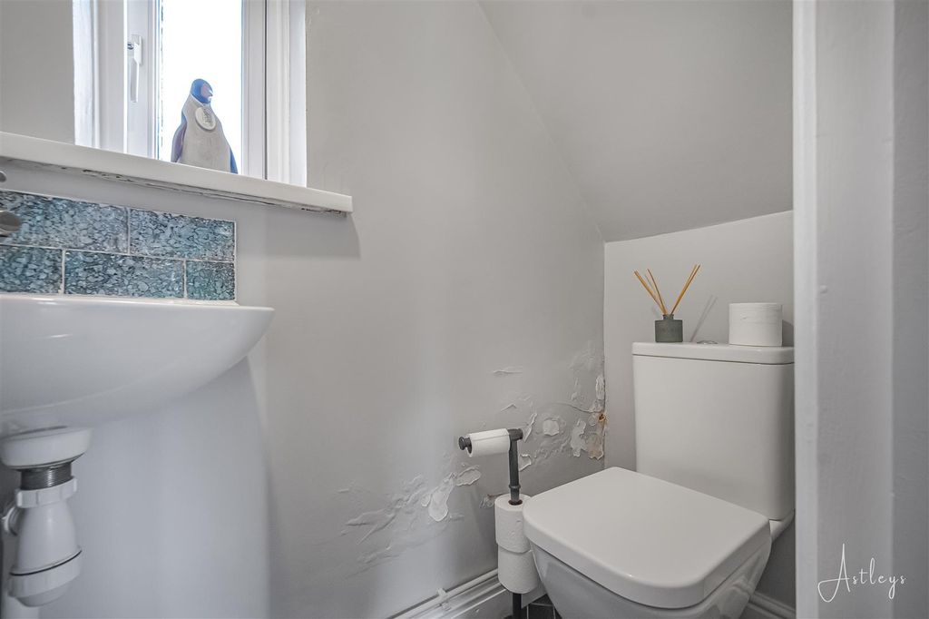 Property photo 3 of 16 WC