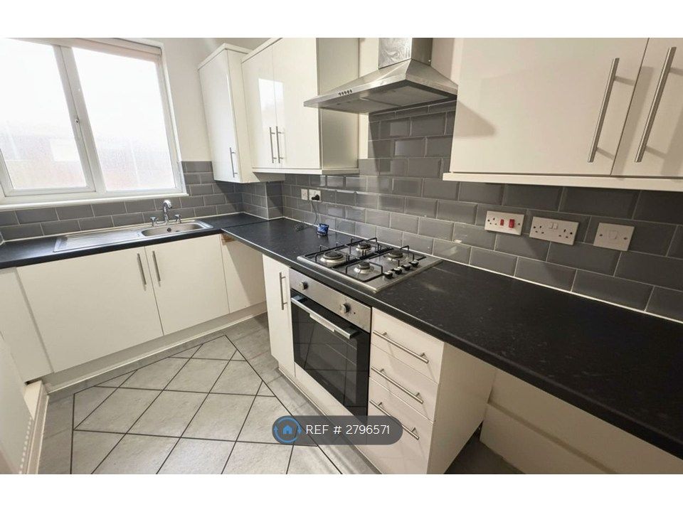 Property photo 2 of 9 Kitchen