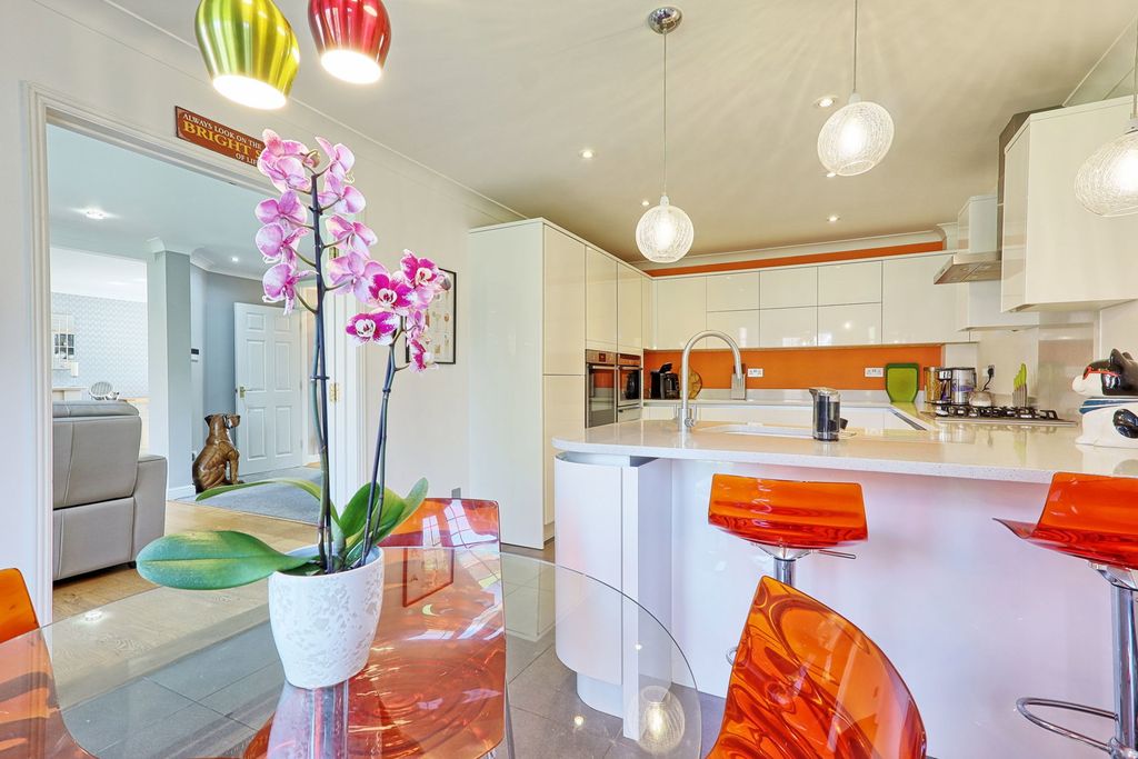 Property photo 2 of 46