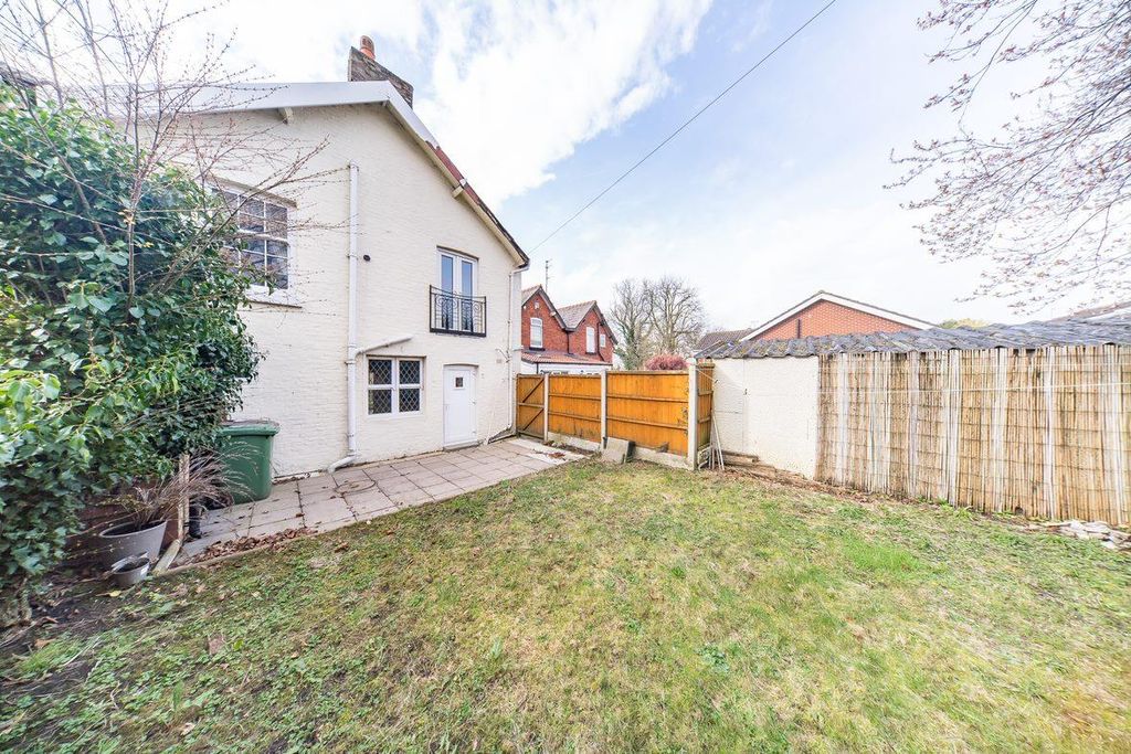 Property photo 2 of 15 4 Mill Lane Garden.Jpg