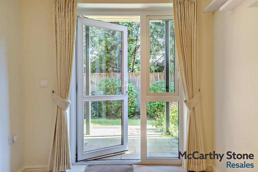 Property photo 3 of 10 8686994-Interior11-800.Jpg
