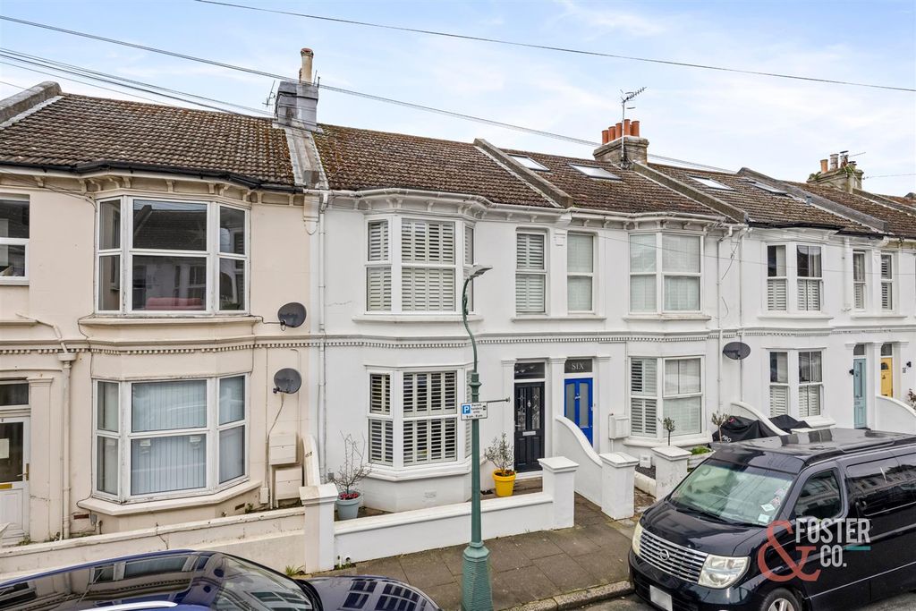 Property photo 1 of 24 Connaught Terrace, 4-026.Jpg