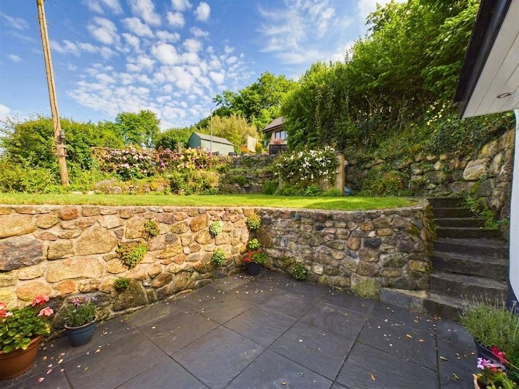 Property photo 2 of 18 Garden