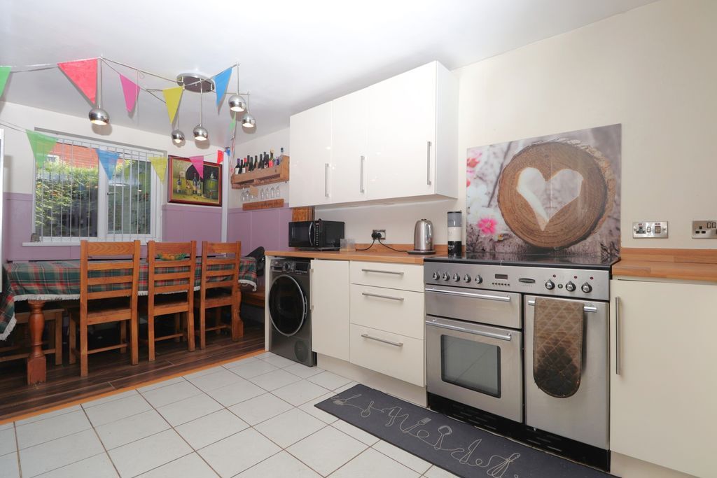 Property photo 3 of 40 Dining Kitchen