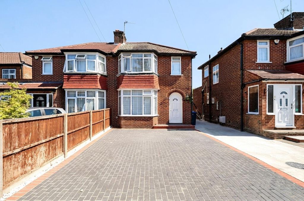 Property photo 1 of 16 Davidson Frost-Wellings, Dfw, Anmersh Grove, Ha7,