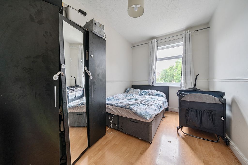 Property photo 3 of 9 Bedroom