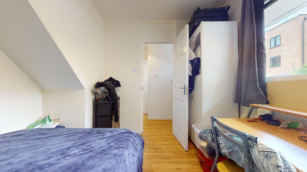 Property photo 2 of 24