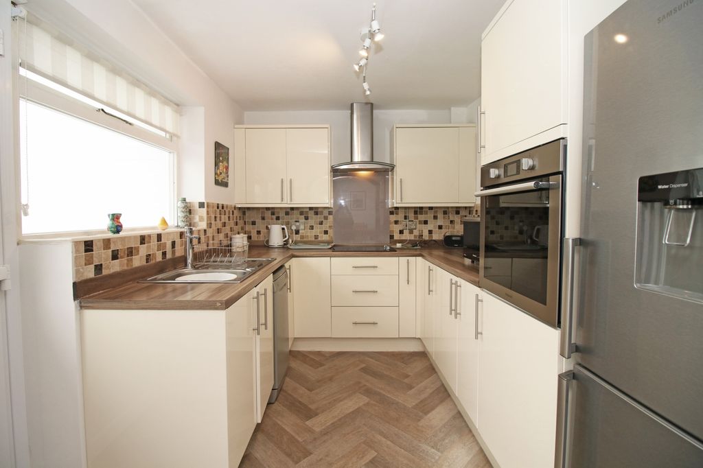 Property photo 2 of 21