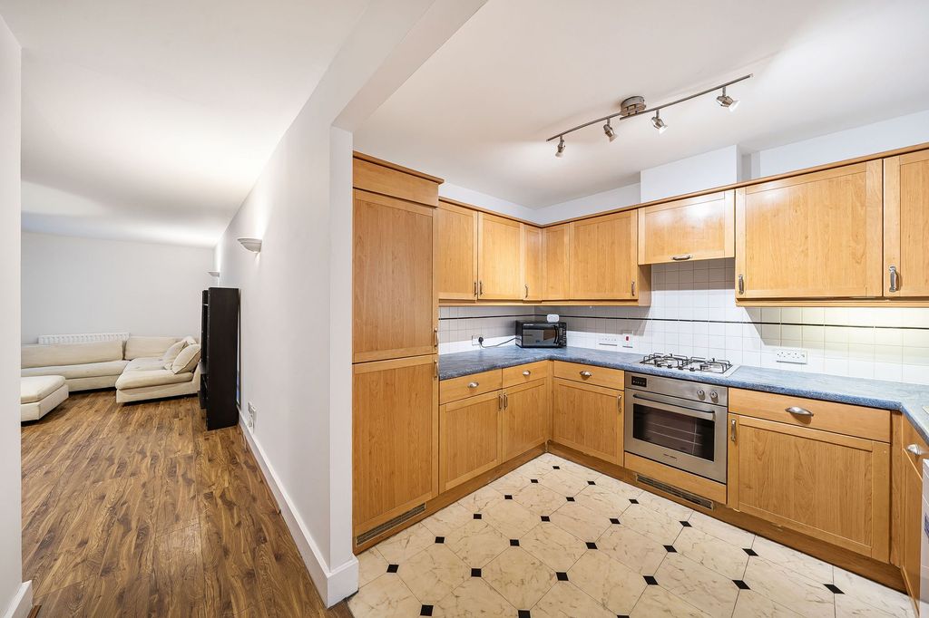 Property photo 2 of 23