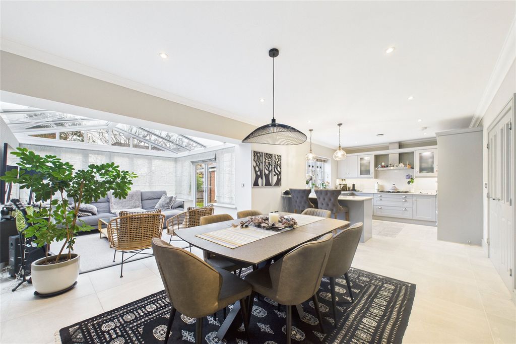 Property photo 2 of 15 Picture No. 14