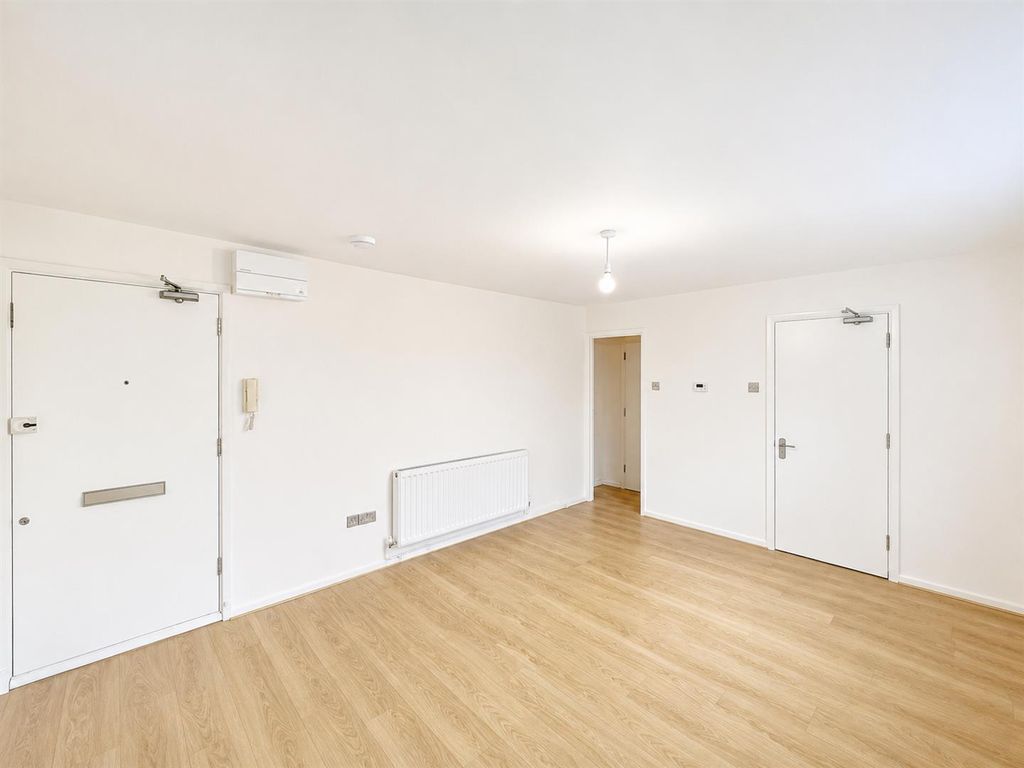Property photo 2 of 5 Studio