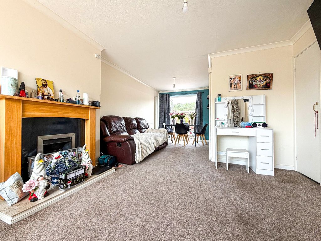 Property photo 3 of 9 5200553