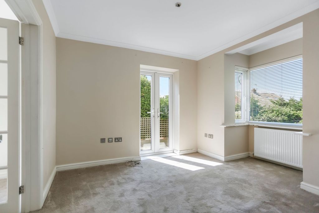 Property photo 2 of 24