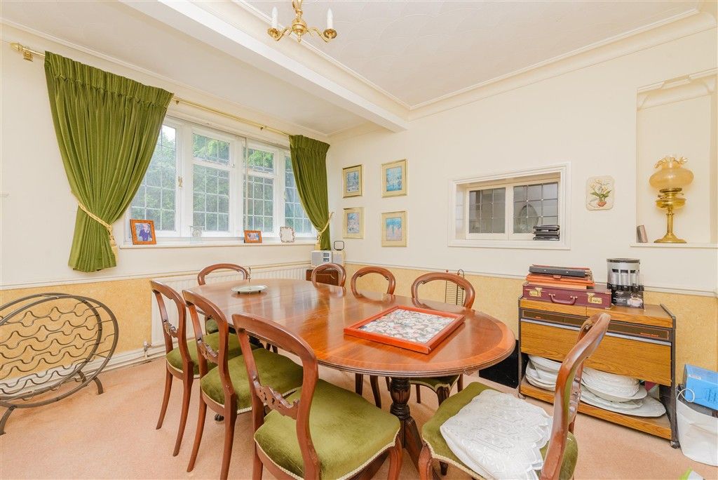 Property photo 3 of 11 Dining Room