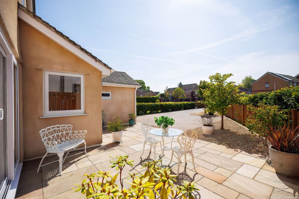 Property photo 2 of 52