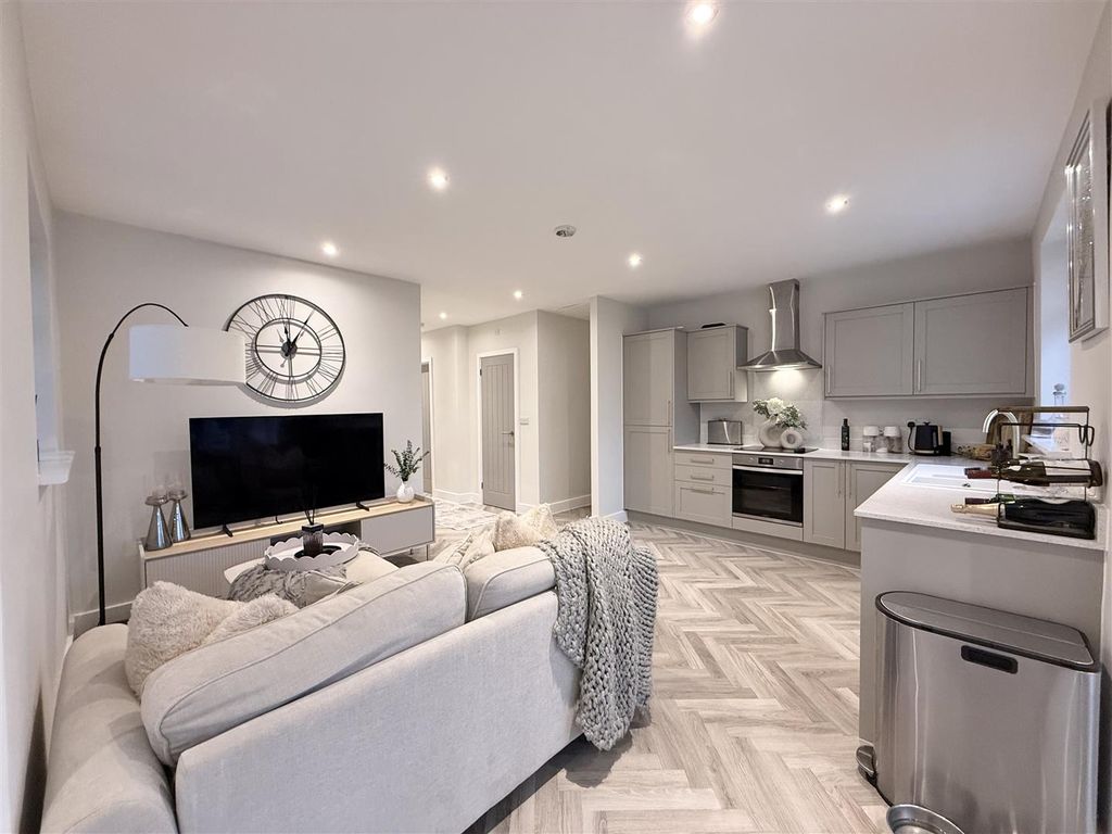 Property photo 2 of 24 2