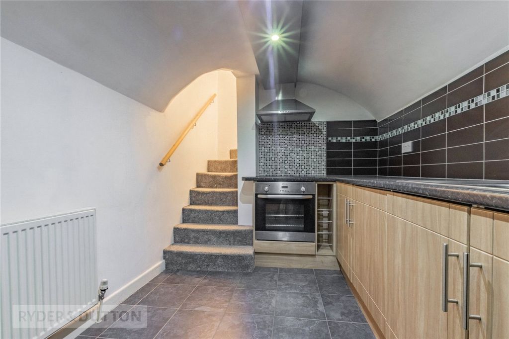 Property photo 3 of 12 Kitchen