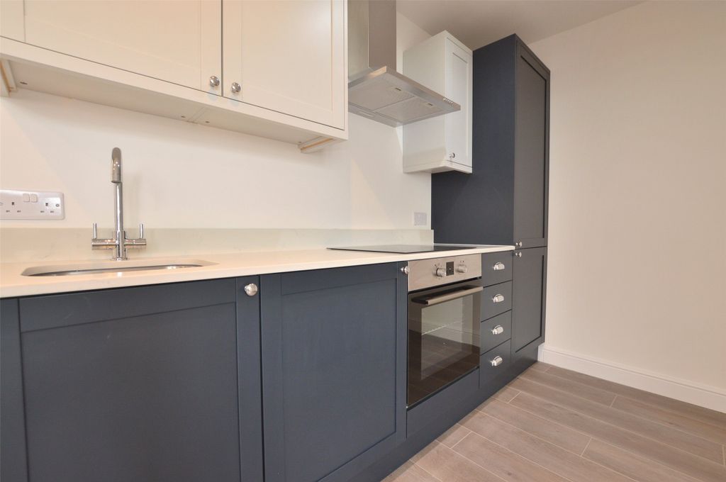 Property photo 3 of 10 Kitchen