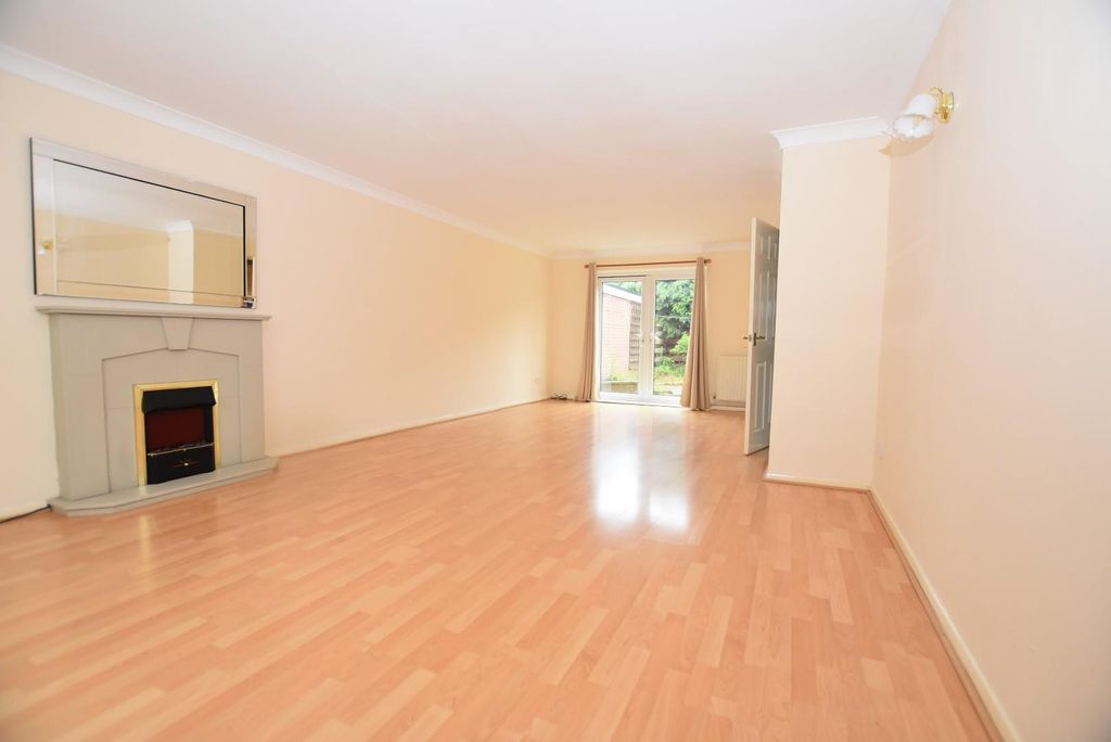 Property photo 3 of 12 Through Lounge.Jpg
