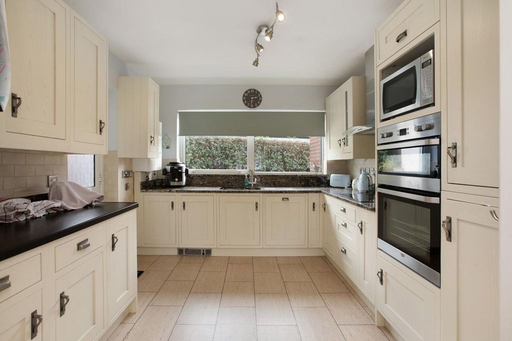 Property photo 2 of 25