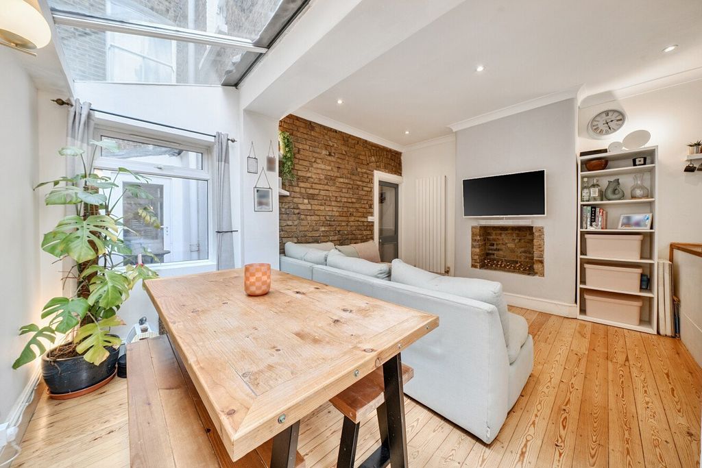 Property photo 2 of 14 Picture No. 19