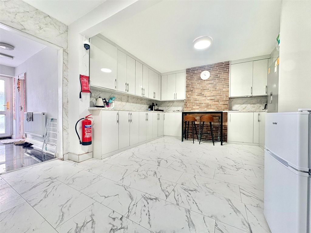 Property photo 3 of 16 Kitchen