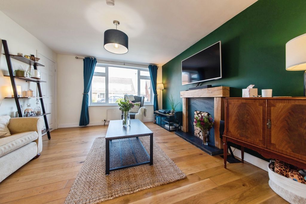 Property photo 3 of 19 Pbox-Img.Jpg