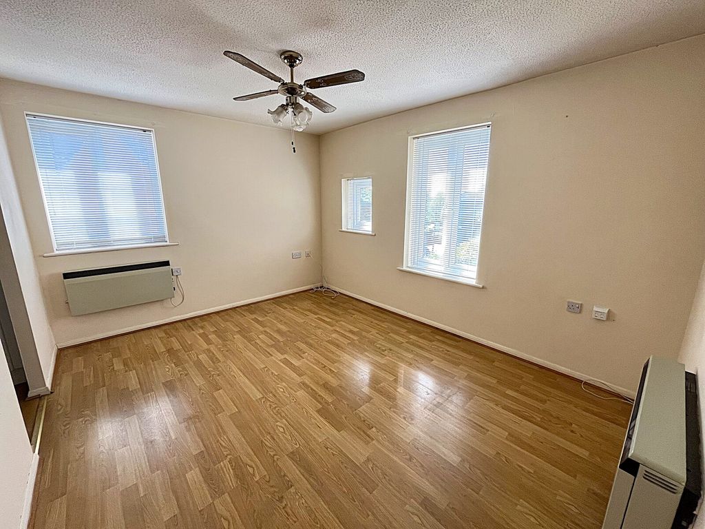 Property photo 2 of 6 Lounge