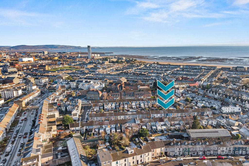 Property photo 2 of 21