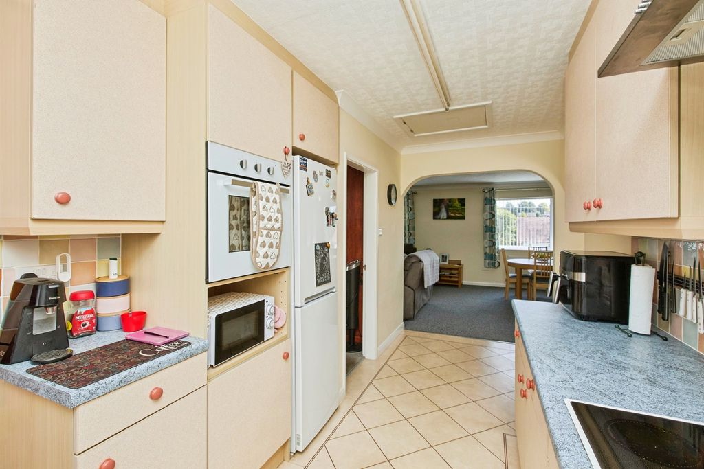 Property photo 3 of 15 Kitchen