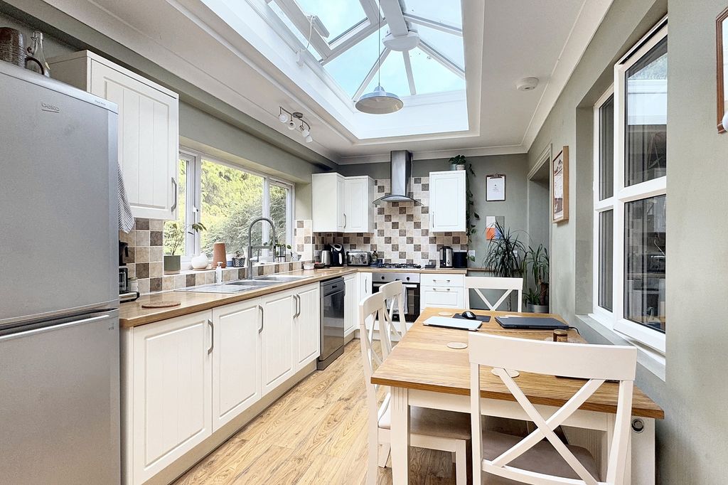Property photo 3 of 17 Img_9829