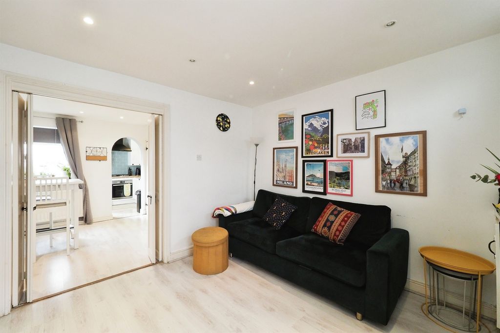Property photo 3 of 17