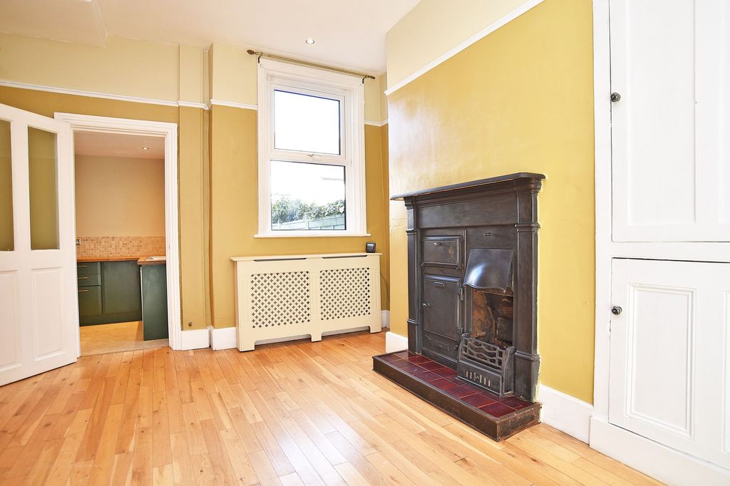 Property photo 3 of 12