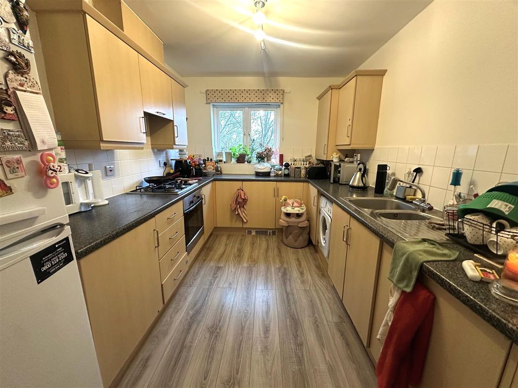 Property photo 3 of 6 Coopers Estate Agents