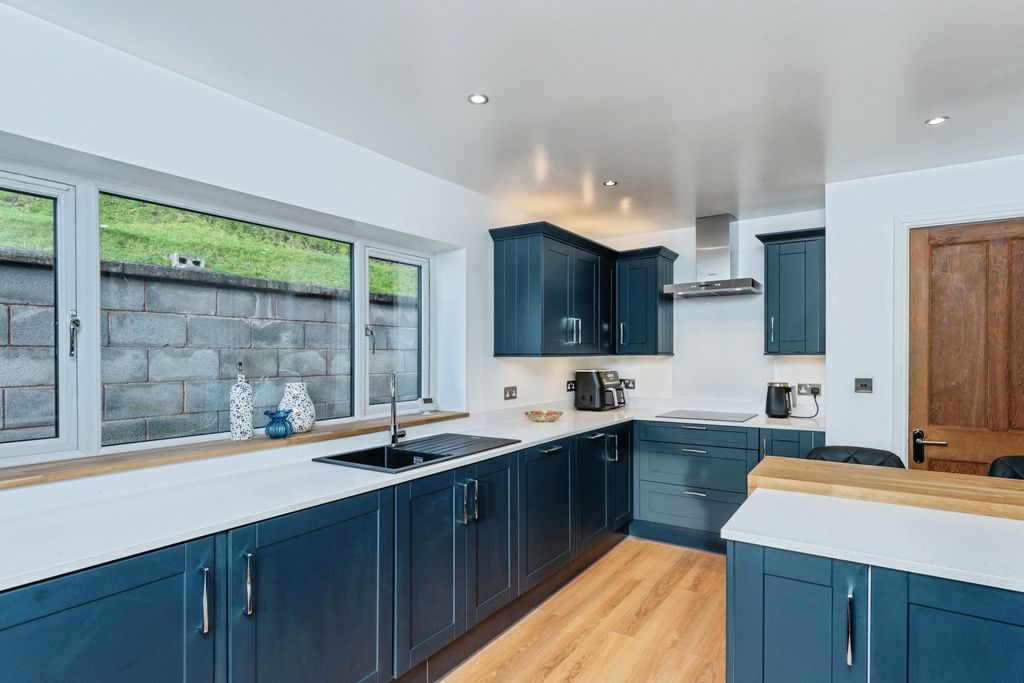 Property photo 3 of 22 Pbox-Img.Jpg