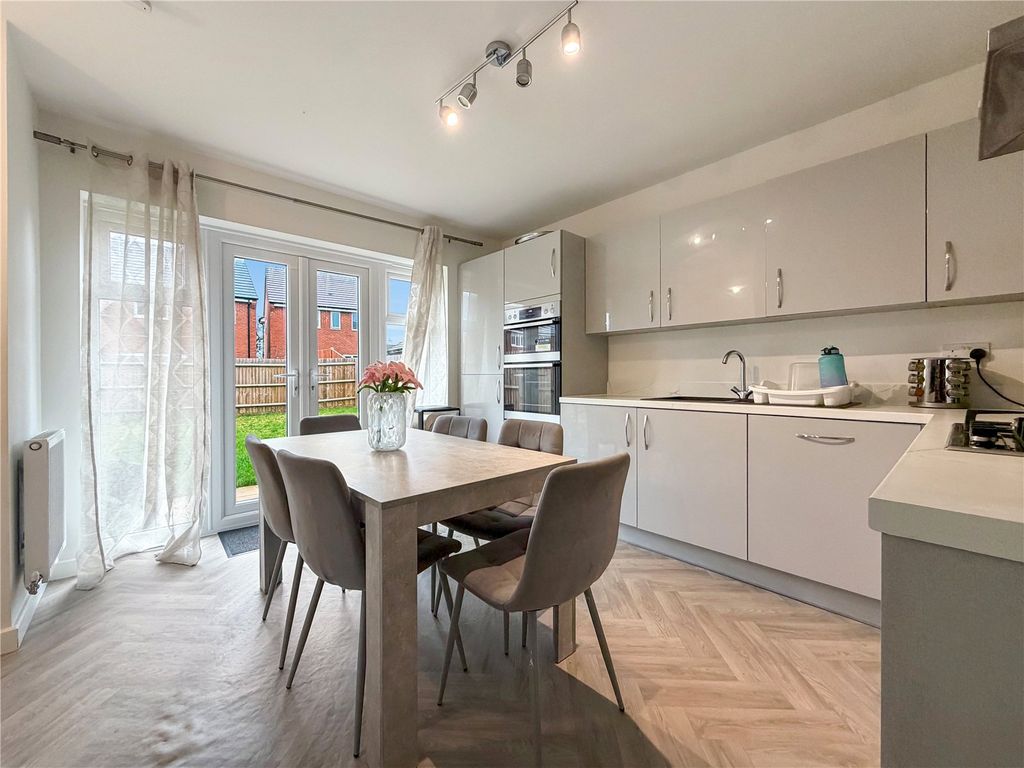 Property photo 3 of 19 Kitchen Diner